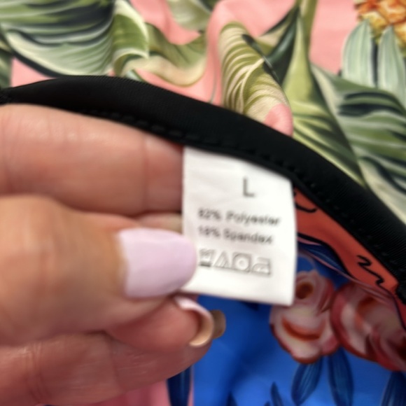 The Riley‎ Reversible One Piece Swimsuit. Size L - Picture 13 of 13